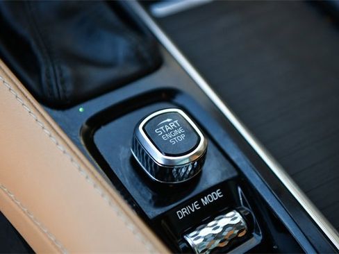 Used 2021 Volvo XC90 T6 Inscription w/ Protection Package Premier image 13