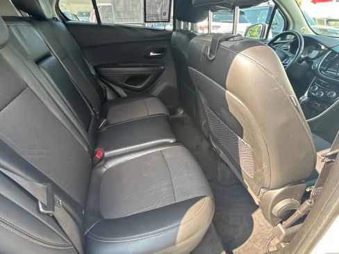 Used 2019 Chevrolet Trax LT w/ LT Convenience Package FWD image 19