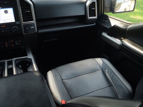 Used 2017 Ford F150 Raptor w/ Equipment Group 801A Mid image 14