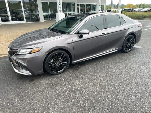 Used 2021 Toyota Camry XSE w/ Navigation Package FWD image 2
