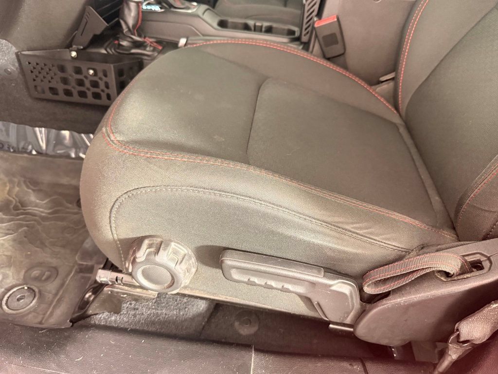 Used 2018 Jeep Wrangler Unlimited Rubicon AWD/4WD image 44