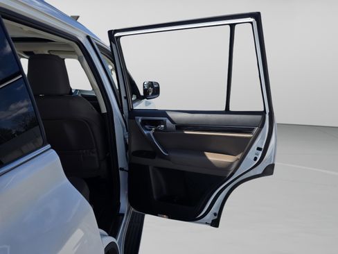 Used 2023 Lexus GX 460 Premium w/ Premium Package image 22