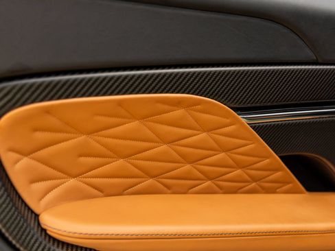 Used 2025 Aston Martin DB12 Coupe RWD image 23
