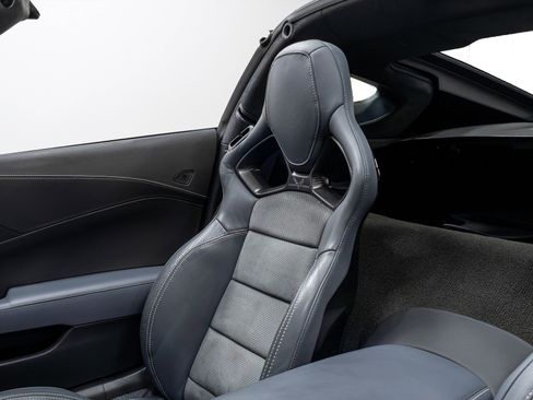 Used 2015 Chevrolet Corvette Z06 w/ 3LZ Preferred Equipment Group image 13