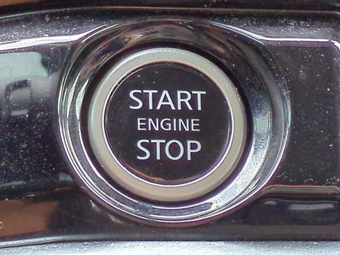 Certified 2022 Nissan Pathfinder SV image 29