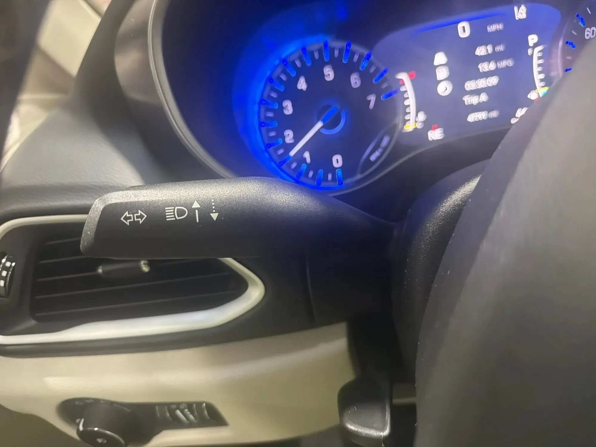 Used 2023 Chrysler Pacifica Touring-L FWD image 26