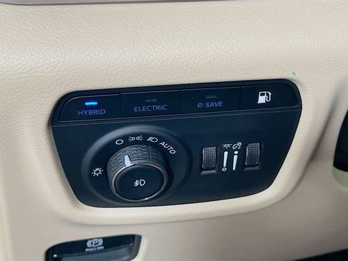 Used 2024 Jeep Grand Cherokee Limited 4xe w/ Luxury Tech Group II image 12