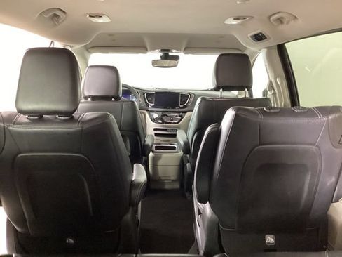 Used 2024 Chrysler Pacifica Limited FWD image 23