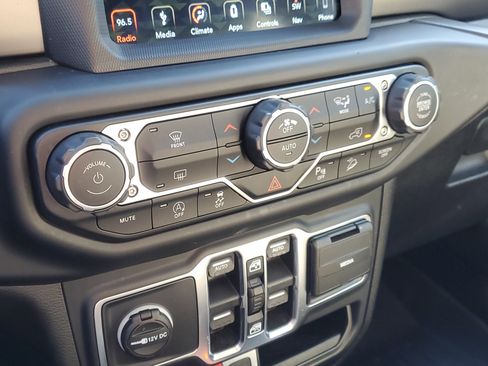 Used 2019 Jeep Wrangler Unlimited Rubicon image 30