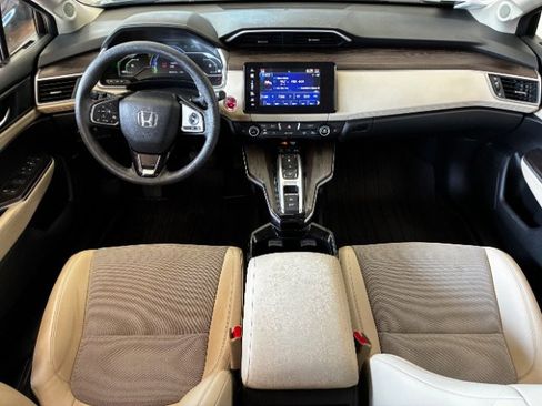 Used 2018 Honda Clarity Plug-In Hybrid image 3