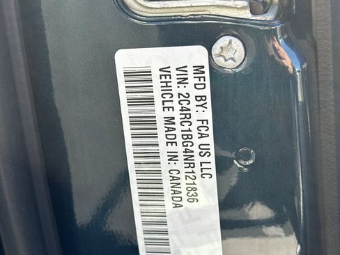 Used 2022 Chrysler Pacifica Touring-L w/ S Appearance Package image 29