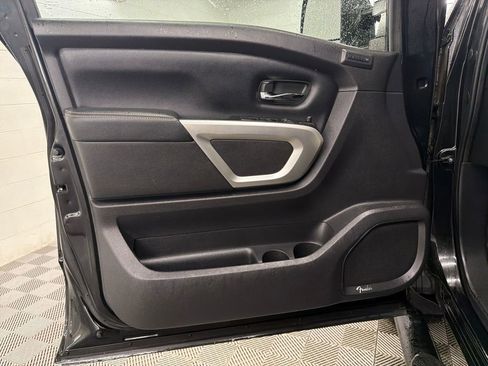 Used 2019 Nissan Titan PRO-4X w/ Pro-4x Convenience Package image 16