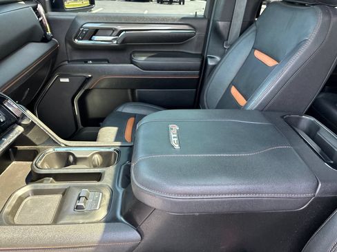 Used 2024 GMC Sierra 2500 AT4 w/ AT4 Premium Plus Package AWD/4WD image 19