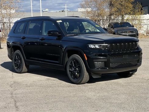 New 2025 Jeep Grand Cherokee L Altitude image 1