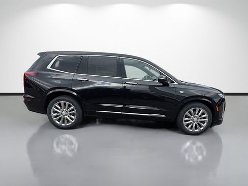 Used 2023 Cadillac XT6 Premium Luxury image 2