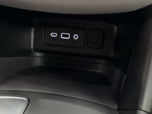 Used 2019 Chevrolet Equinox LS image 18