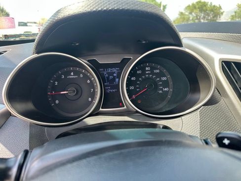 Used 2016 Hyundai Veloster FWD image 11