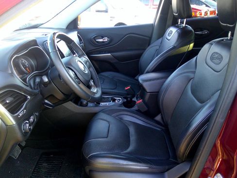 Used 2019 Jeep Cherokee Overland w/ Trailer Tow Group image 39