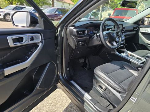 Used 2023 Ford Explorer Limited w/ Equipment Group 301A AWD/4WD image 13