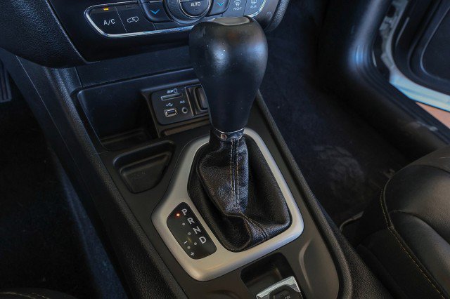 Used 2018 Jeep Cherokee Latitude Plus w/ Comfort/Convenience Group FWD image 19