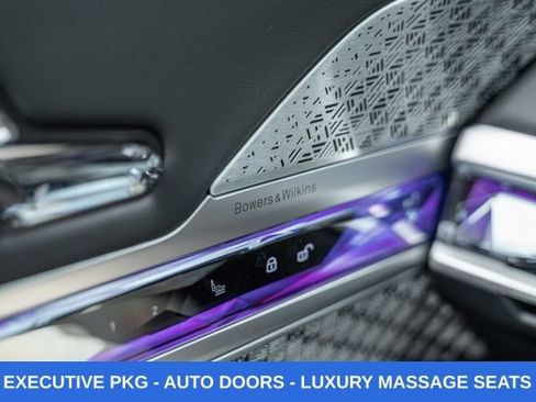 Used 2023 BMW i7 xDrive60 w/ Executive Package 2 AWD/4WD image 45