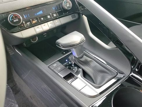 New 2025 Hyundai Elantra SEL image 25