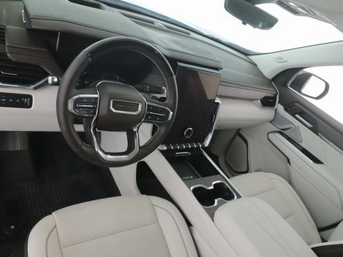 Used 2024 GMC Acadia Denali w/ Super Cruise Package image 17