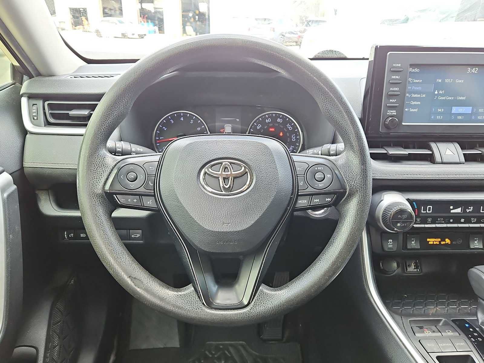 Used 2019 Toyota RAV4 XLE w/ Convenience Package FWD image 17