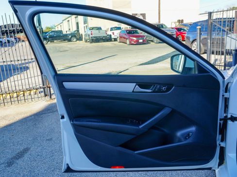 Used 2013 Volkswagen Passat 2.5 SE image 12