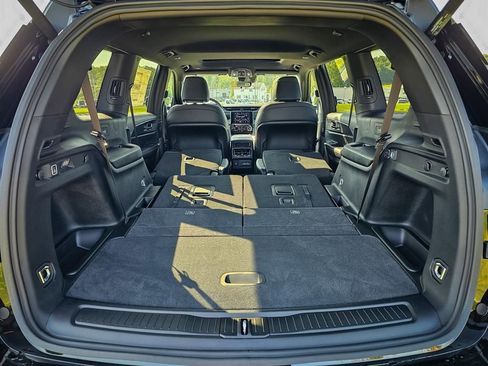 New 2025 Jeep Grand Cherokee L Altitude image 38