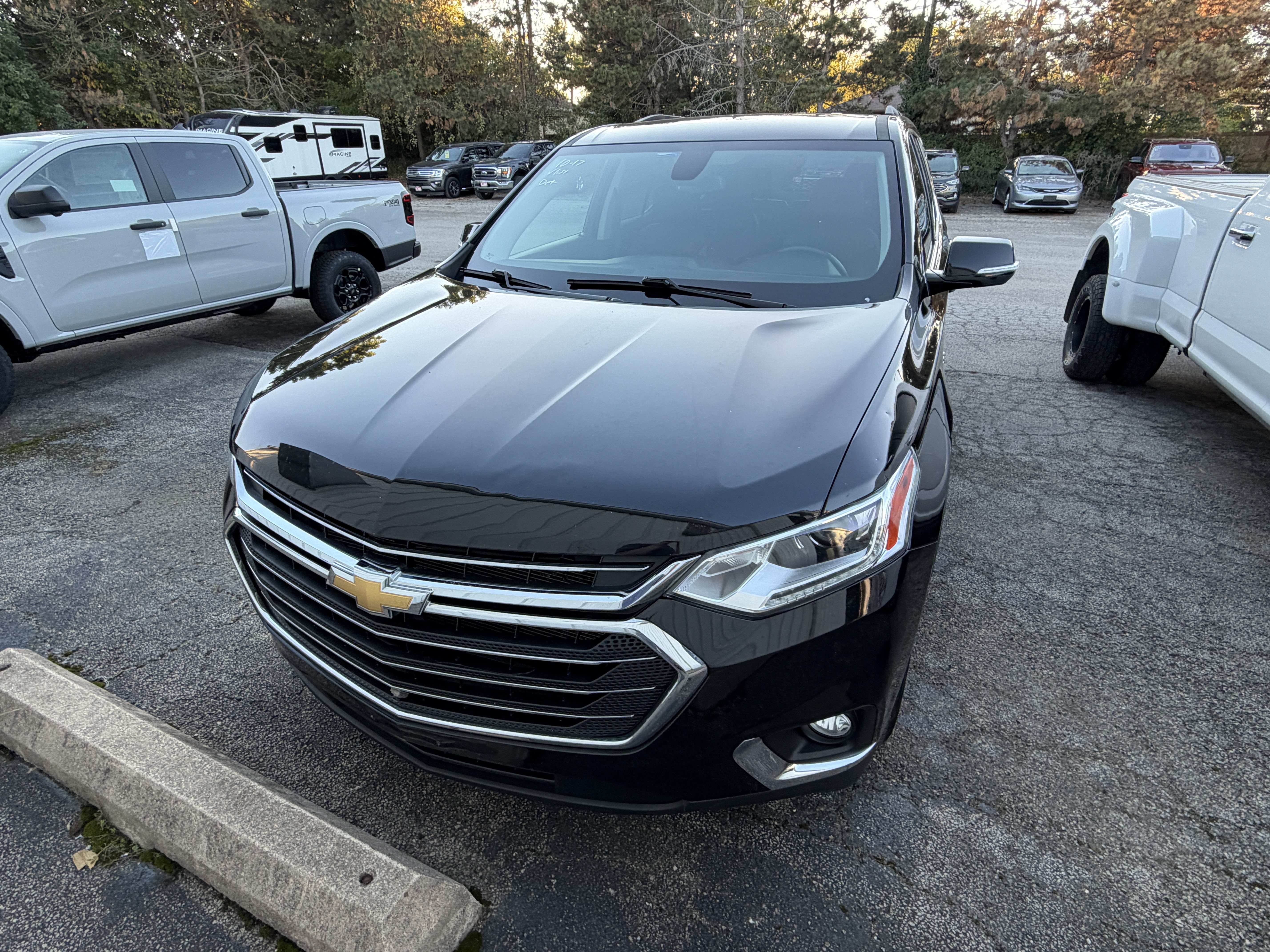 Used 2020 Chevrolet Traverse LT w/ LT Premium Package AWD/4WD image 4