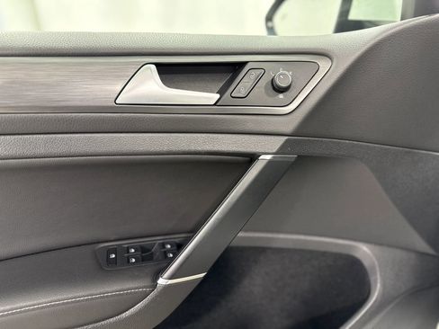 Used 2019 Volkswagen Golf SE image 12