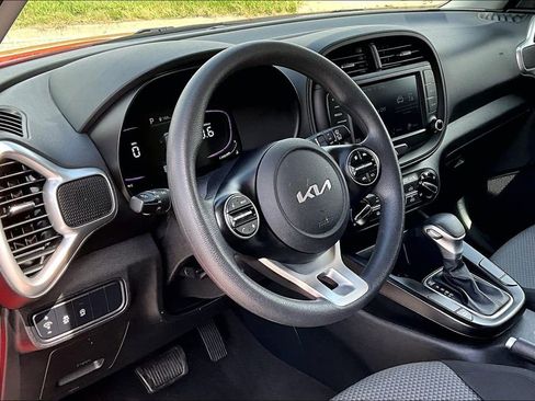 Used 2023 Kia Soul LX w/ Option Group 015 FWD image 12
