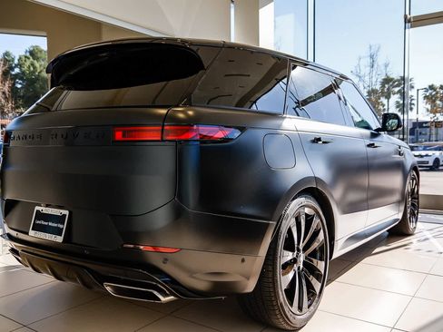 Used 2025 Land Rover Range Rover Sport Dynamic SE image 2