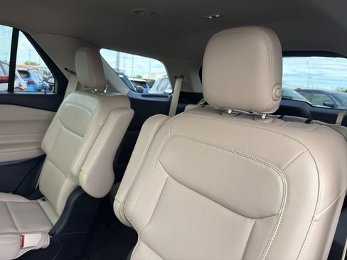 Used 2020 Ford Explorer XLT w/ Equipment Group 202A image 35