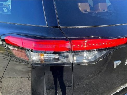 Certified 2025 Nissan Pathfinder Platinum w/ Cargo Package image 18