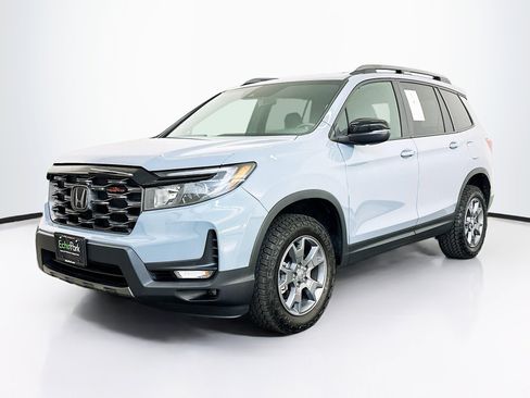 Used 2024 Honda Passport TrailSport image 3