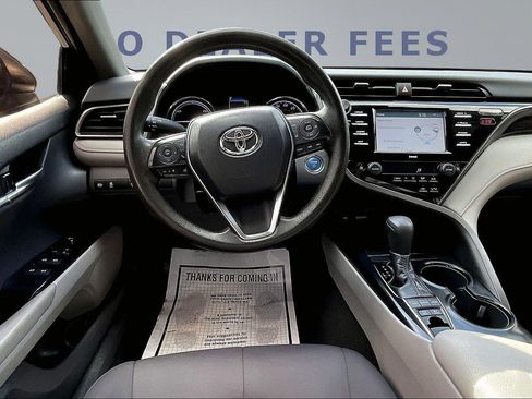 Used 2020 Toyota Camry LE image 8