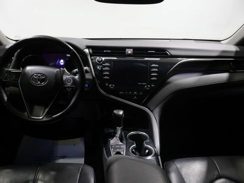 Used 2019 Toyota Camry XLE FWD image 16