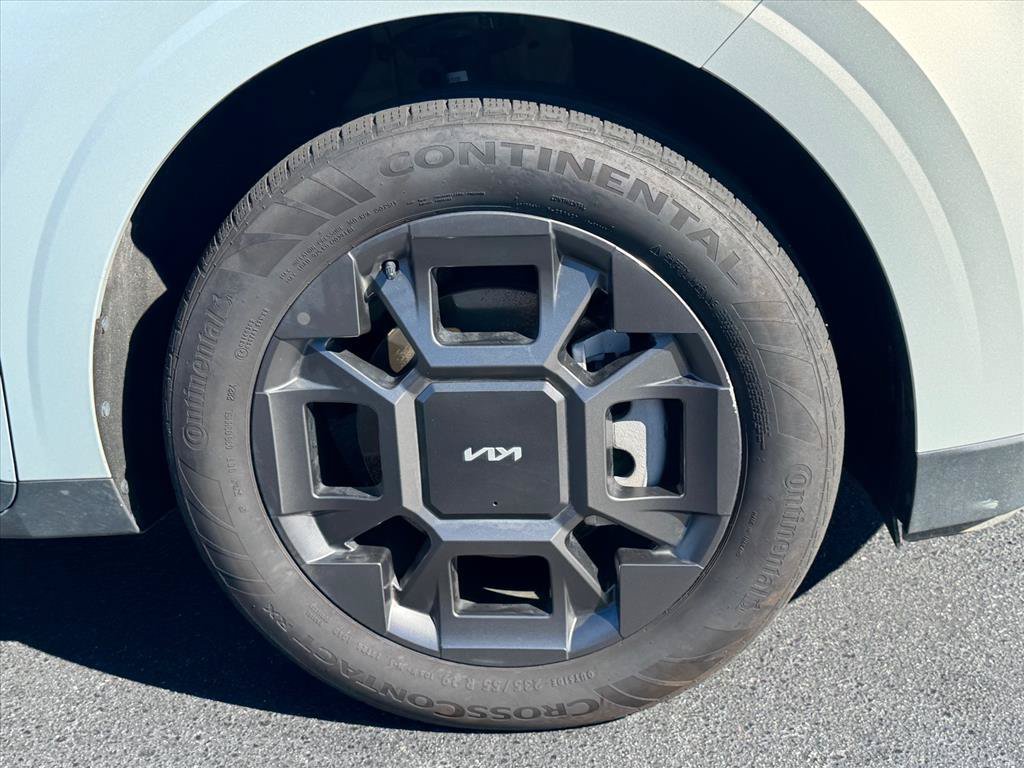 Certified 2025 Kia Carnival EX FWD image 9