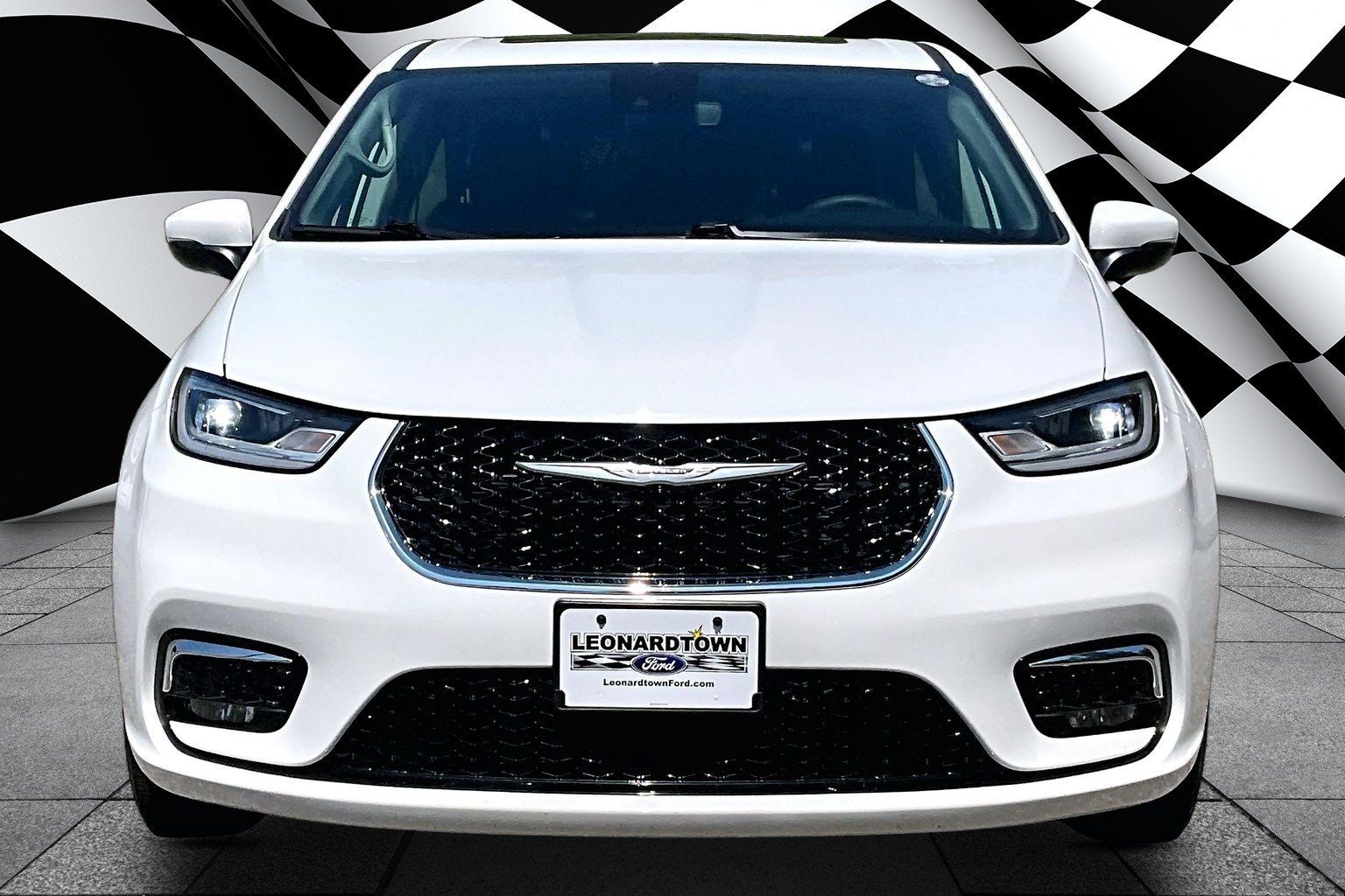 Used 2023 Chrysler Pacifica Touring-L AWD/4WD image 3