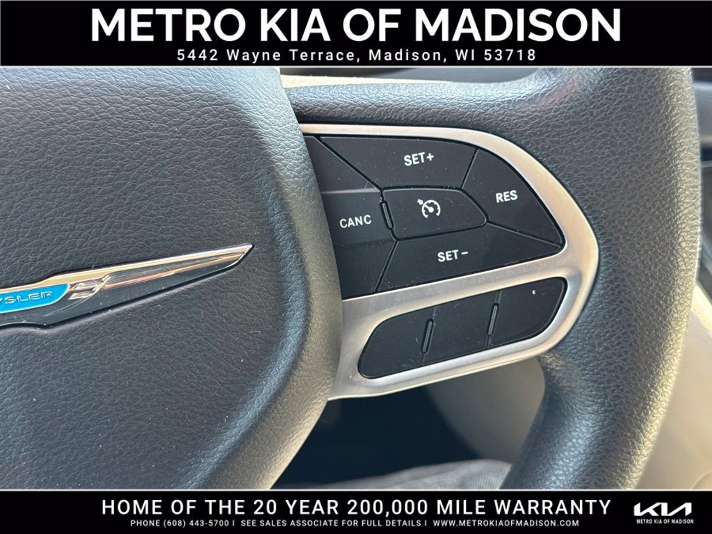 Used 2018 Chrysler Pacifica Touring Plus FWD image 21
