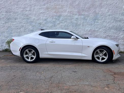 Used 2017 Chevrolet Camaro LT w/ Technology Package RWD image 4