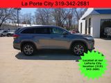 Used 2017 Toyota Highlander SE image 2