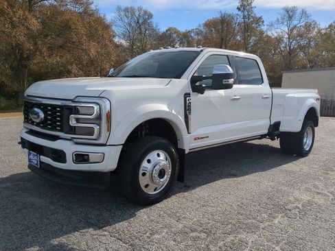 Used 2025 Ford F450 Platinum w/ Platinum Plus Package image 6