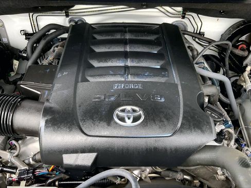 Used 2021 Toyota Tundra Platinum AWD/4WD image 32