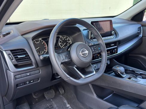 Used 2023 Nissan Rogue SV w/ SV Premium B Package FWD image 13