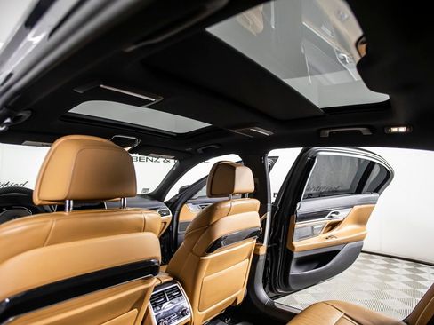 Used 2021 BMW 740i w/ M Sport Package image 36