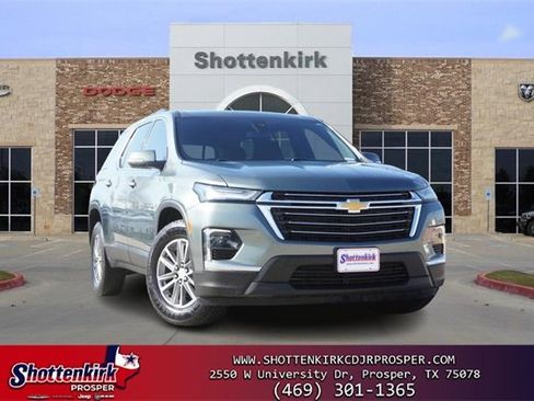 Used 2022 Chevrolet Traverse LT w/ LPO, Cargo Package image 1