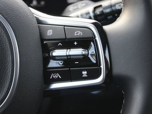 Used 2025 Kia Sorento SX image 17